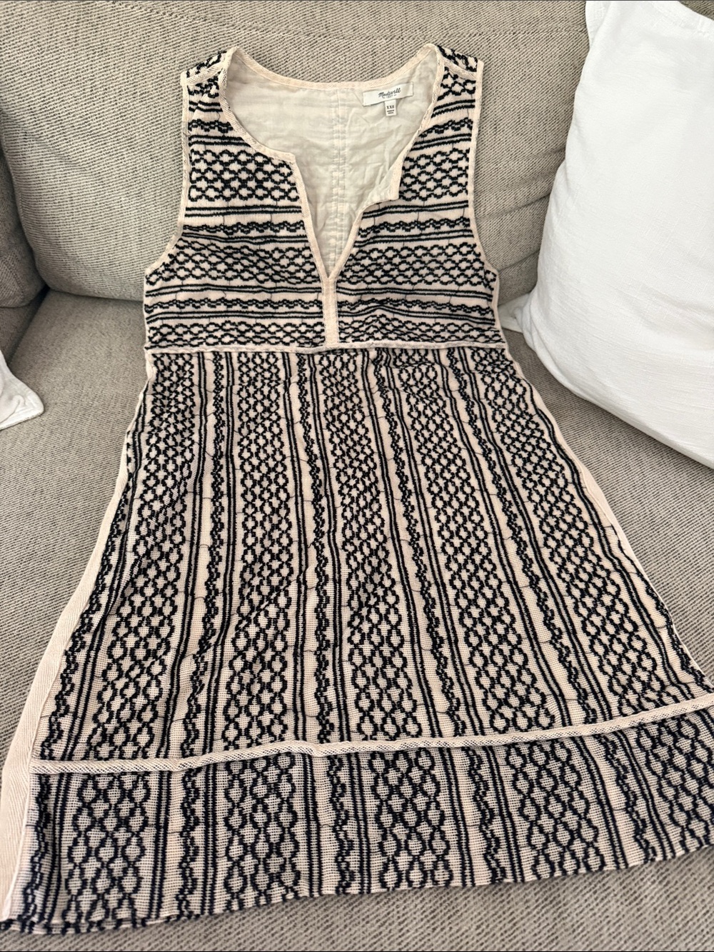 Madewell dress!Sleeveless Beige and Black Patterned with lining and pockets